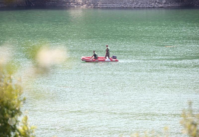 Svjedoci pada - helikopter zakačio žice od struje i izgubio kontrolu